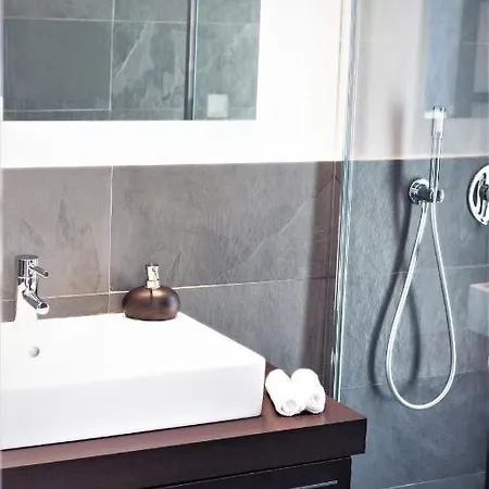 House Avenue * Carcassonne