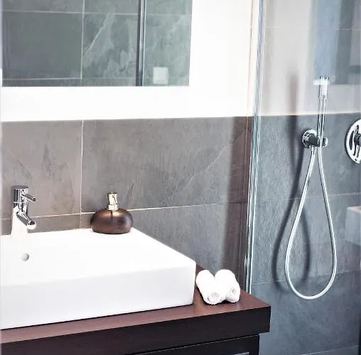 House Avenue * Carcassonne