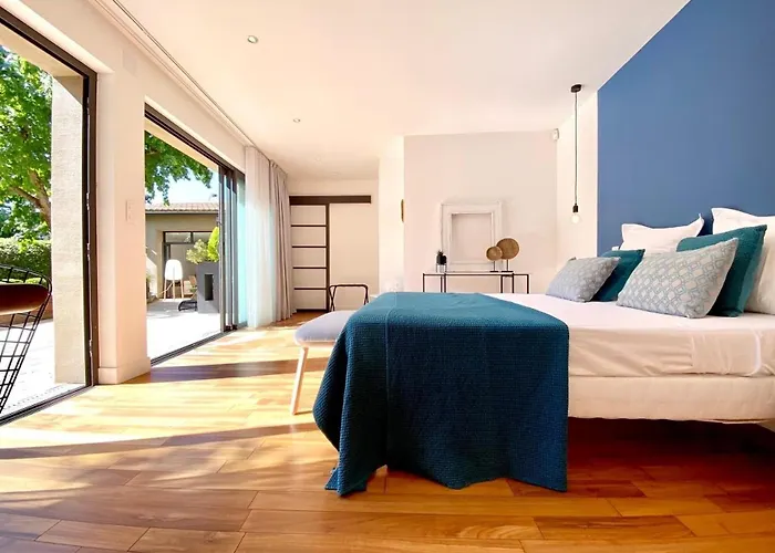 House Avenue Villa *